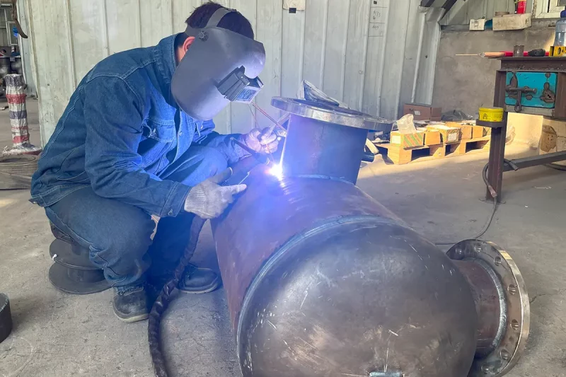 Kerandal worker in the factory